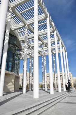 Astana (Nur-Sultan), Kazakistan - Astana 'daki Bale Akademisi' nin (Nur-Sultan) ön sütunları, Kazakistan 'ın başkenti