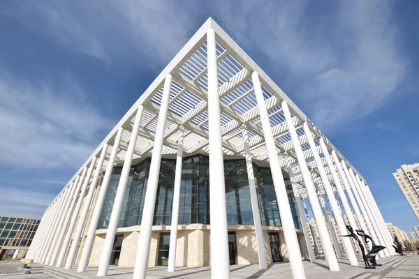 Astana (Nur-Sultan), Kazakistan - Astana 'daki Bale Akademisi' nin (Nur-Sultan) ön sütunları, Kazakistan 'ın başkenti