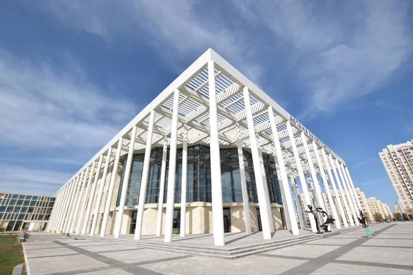 Astana (Nur-Sultan), Kazakistan - Astana 'daki Bale Akademisi' nin (Nur-Sultan) ön sütunları, Kazakistan 'ın başkenti