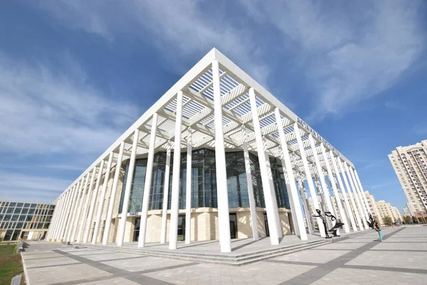 Astana (Nur-Sultan), Kazakistan - Astana 'daki Bale Akademisi' nin (Nur-Sultan) ön sütunları, Kazakistan 'ın başkenti