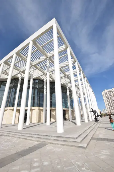 Astana (Nur-Sultan), Kazakistan - Astana 'daki Bale Akademisi' nin (Nur-Sultan) ön sütunları, Kazakistan 'ın başkenti