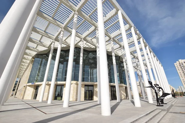 Astana (Nur-Sultan), Kazakistan - Astana 'daki Bale Akademisi' nin (Nur-Sultan) ön sütunları, Kazakistan 'ın başkenti