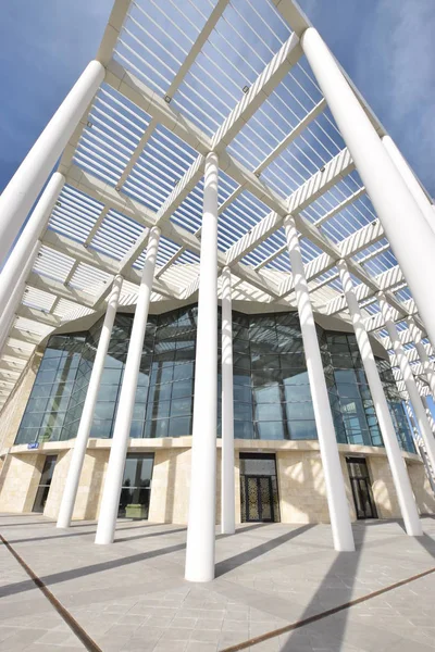 Astana (Nur-Sultan), Kazakistan - Astana 'daki Bale Akademisi' nin (Nur-Sultan) ön sütunları, Kazakistan 'ın başkenti