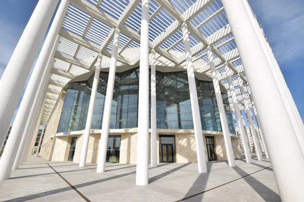 Astana (Nur-Sultan), Kazakistan - Astana 'daki Bale Akademisi' nin (Nur-Sultan) ön sütunları, Kazakistan 'ın başkenti