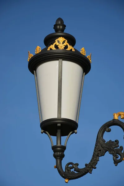 Straßenlaterne Auf Blauem Himmel — Stockfoto