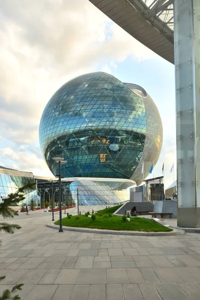 Астана, Казахстан, 2017, 27 июля - Вид на выставку ЭКСПО — стоковое фото