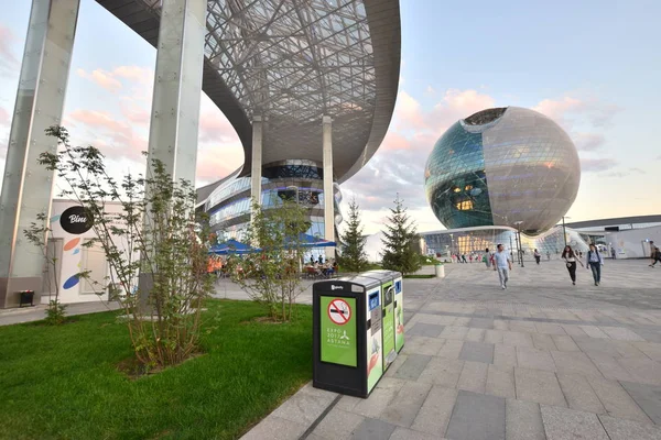 Astana, Kazajstán, 2017, 27 de julio - Vista sobre la exposición EXPO —  Fotos de Stock