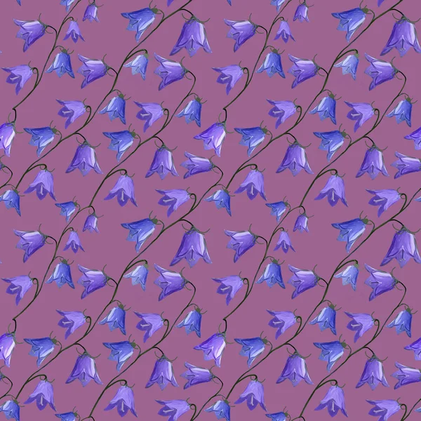 紫色の背景にベル花のカンパヌラの花とシームレスなパターン ガッシュの花の背景 休日プレゼントやギフト包装紙 ファブリック 壁紙のための — ストック写真
