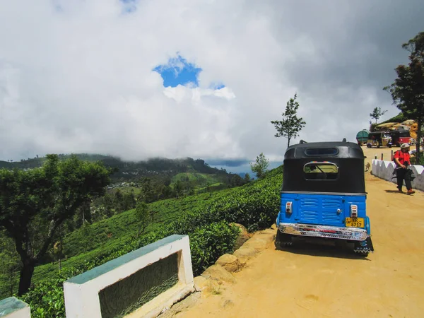 Touristische Tour Mit Tuktuk Der Grünen Natur Von Sri Lanka — Stockfoto