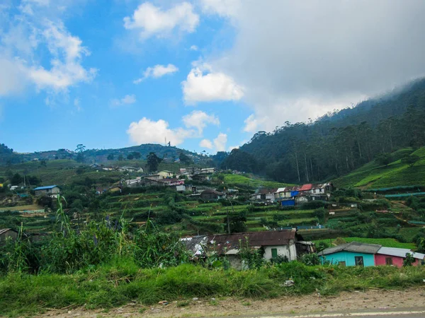 Teeplantagen Und Grüne Natur Kleinem Dorf Inmitten Der Berge Sri — Stockfoto