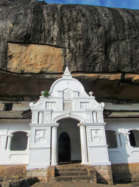 Dambulla Grotttempel Från Utsidan Bevarad Grotta Tempel Komplex Sri Lanka — Stockfoto