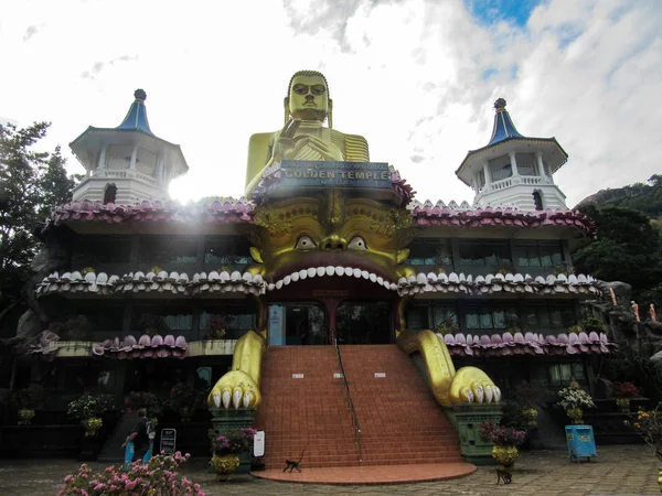 Dambulla Goldenen Höhlentempel Innen Mit Buddha Statuen Den Felsen Des — Stockfoto