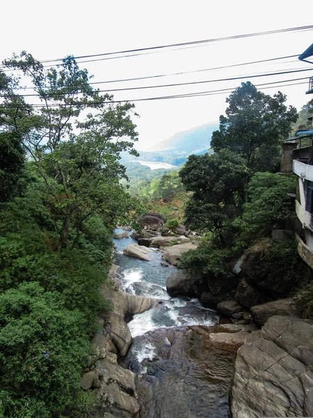 Cachoeira Ramboda Sri Lanka Água Que Flui Rodeada Por Rochas — Fotografia de Stock