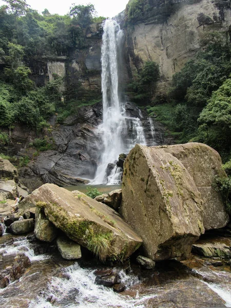 Ramboda Waterval Sri Lanka Water Stroomt Omringd Door Rotsen — Stockfoto