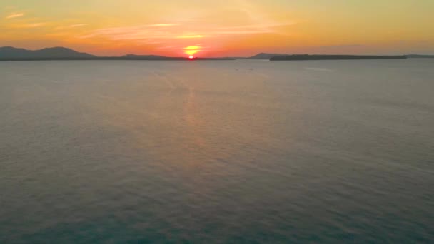 Vue Aérienne Coucher Soleil Orange Sur Mer Soleil Réfléchi Surface — Video