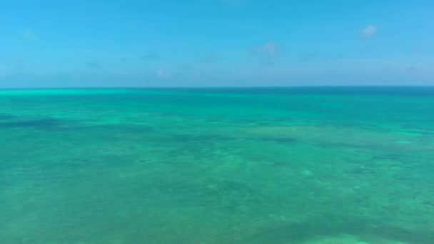 Бесконечная Пустая Белая Песочница Пунта Себаринг Балабаке Воздушный Пейзаж Над — стоковое видео