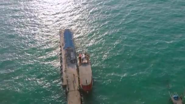 Vista Aérea Costera Los Barcos Cola Larga Aparcamiento Muelle Isla — Vídeos de Stock