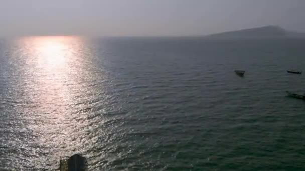 Aerial Zachód Słońca Nad Wybrzeżem Wsi Koh Touch Koh Rong — Wideo stockowe