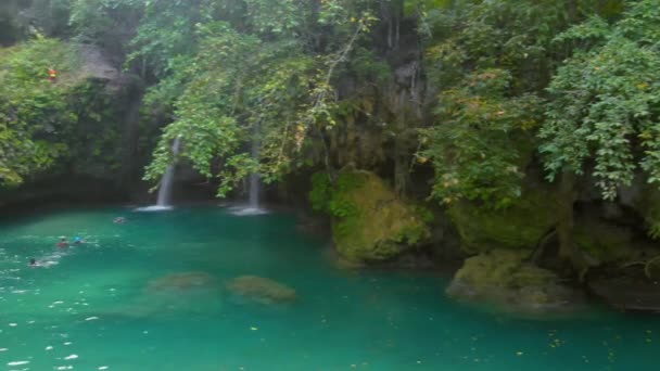 Tropický Vodopád Kawasan Falls Obklopen Zelenou Přírodou Ostrově Cebu Filipínách — Stock video