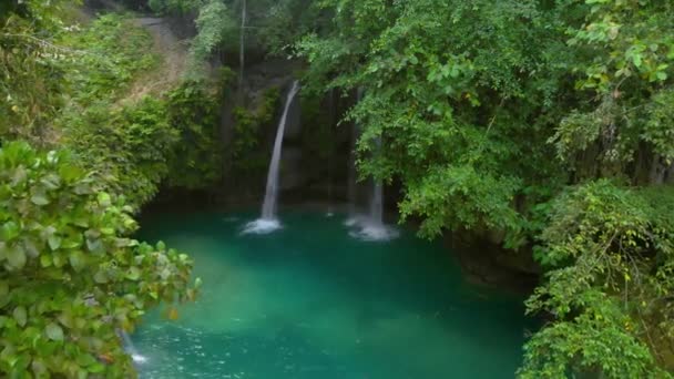 Green Water Kawasan Falls Cebu Waterfall Flowing Mountain Gorge Tropical — Stock Video