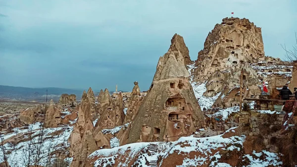 Cuevas Chimenea Hadas Valle Las Palomas Cubiertas Nieve Invierno Uchisar —  Fotos de Stock