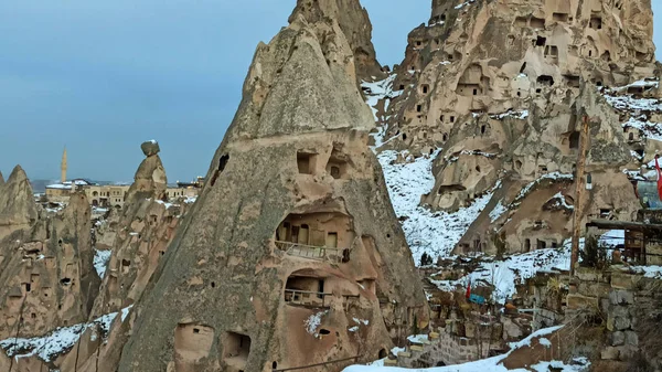 Cuevas Chimenea Hadas Valle Las Palomas Cubiertas Nieve Invierno Uchisar —  Fotos de Stock