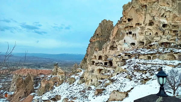 Grottes Cheminées Féeriques Dans Vallée Pigeon Recouvertes Neige Hiver Uchisar — Photo