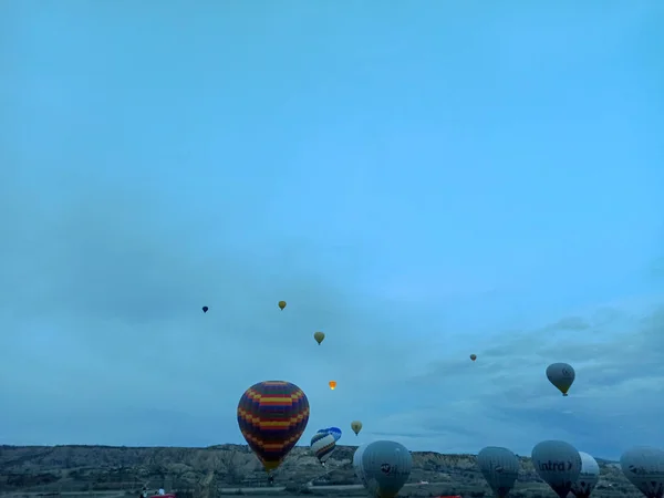 Balões Coloridos Quente Voando Sobre Capadócia Início Manhã Inverno Com — Fotografia de Stock