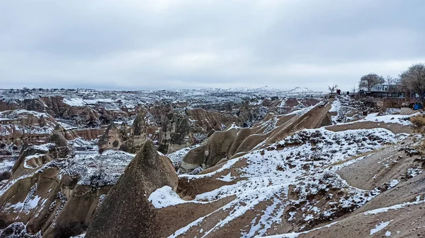 Chimeneas Hadas Valle Cubierto Nieve Invierno Goreme Capadocia Turquía —  Fotos de Stock