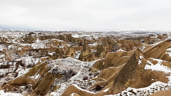 Tündérkémények Völgyben Télen Borította Goreme Cappadocia Törökország — Stock Fotó