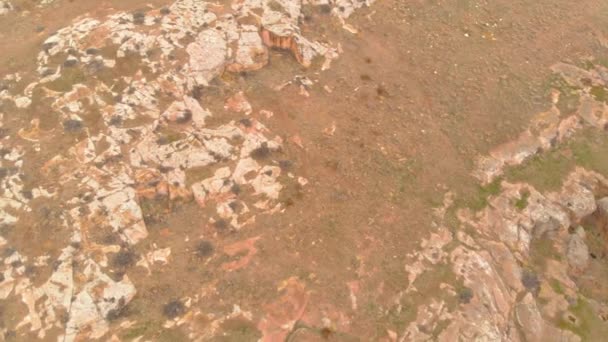 Vista Aérea Del Paisaje Piedra Volcánica Sobre Monasterio Cueva Gumusler — Vídeos de Stock