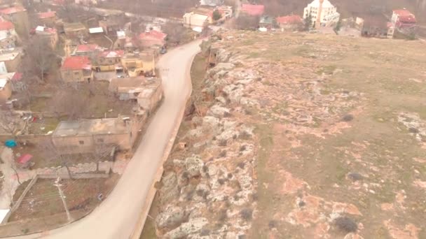 Luchtfoto Van Vulkanisch Steenlandschap Boven Het Grottenklooster Van Gumusler Nigde — Stockvideo