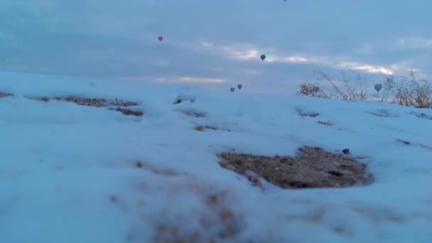 Vista Aérea Muchos Globos Aire Caliente Volando Sobre Chimeneas Hadas — Vídeos de Stock