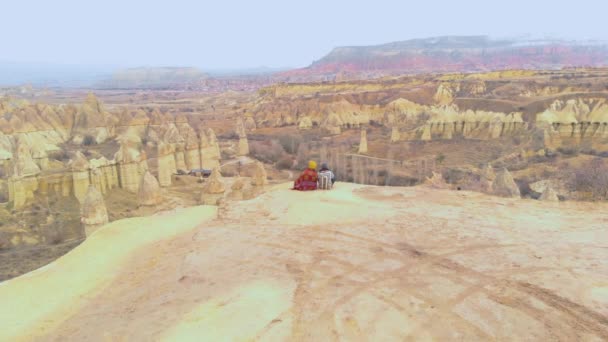 Aerial Vulkanische Vallei Landschap Uitzicht Mooi Reiskoppel Zitten Aan Rand — Stockvideo