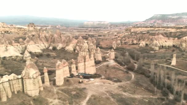 Vista Aérea Paisagem Vale Vulcânico Das Chaminés Das Fadas Colina — Vídeo de Stock