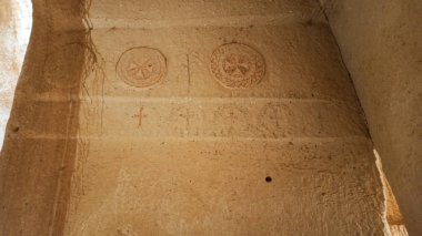 Türkiye 'nin Kapadokya kentindeki Zelve Open Air Museum' da (Zelve Valley) Tufa Kayaları 'na oyulmuş mağara evleri ve manastırları