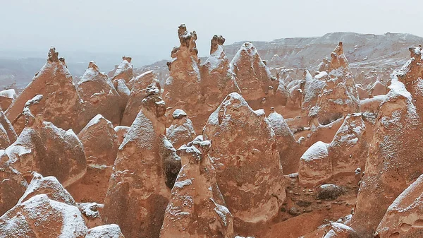 Kapadokya Daki Devrent Valley Karlı Manzaralı Peri Bacaları Cappadocia Kış — Stok fotoğraf