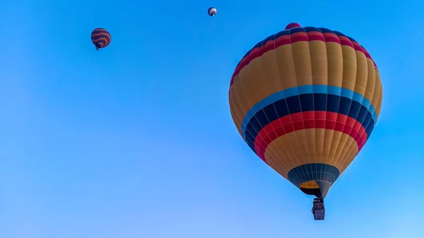 Horkovzdušné Balóny Připravující Letu Brzy Ráno Zimní Sezóně Cappadocii Turecko — Stock fotografie