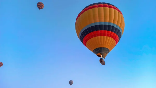 Horkovzdušné Balóny Připravující Letu Brzy Ráno Zimní Sezóně Cappadocii Turecko — Stock fotografie