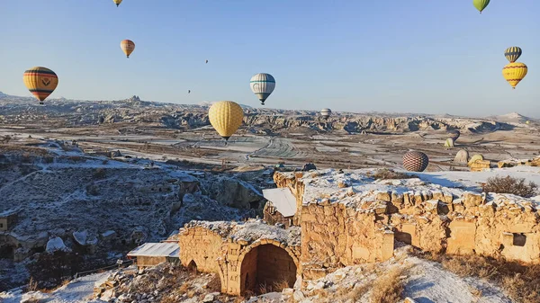 Colorful Hot Air Balloons Flying Valley Fairy Chimneys Winter Season — Stock Photo, Image