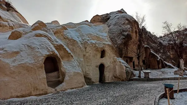 Starożytne Kamienne Domy Jaskiniowe Wyryte Skale Wulkanicznej Kapadocji Turcja — Zdjęcie stockowe