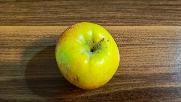 Fresh Green Red Apple Fruit Alone Wooden Table — Stock Photo, Image