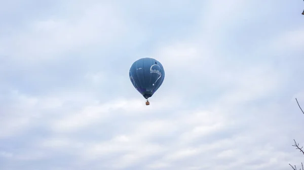 Skalní Útvary Horkovzdušný Balón Pasabag Valley Cappadocia Horkovzdušný Balón Vílí — Stock fotografie