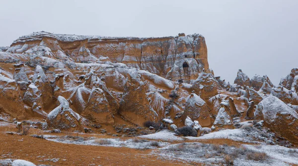 Vílí Komíny Jeskynní Domy Obklopené Skalními Útvary Zelve Valley Cappadocii — Stock fotografie