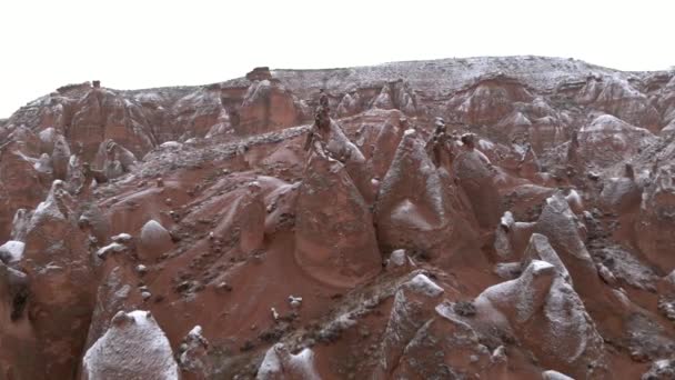 Feenschlote Und Höhlenhäuser Umgeben Von Felsformationen Imaginary Valley Kappadokien Türkei — Stockvideo