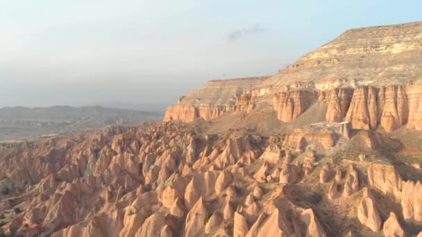 Verbazingwekkende Landschapsbeelden Van Red Valley Met Zijn Spectaculaire Rotsformaties Cappadocië — Stockvideo