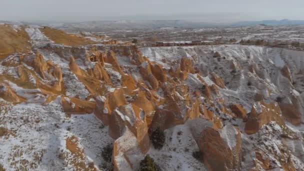 Воздушный Снежный Пейзаж Красной Долины Долины Роз Закате Каппадокии Турция — стоковое видео