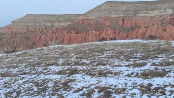 Niesamowite Zdjęcia Lotnicze Pokryte Śniegiem Czerwonej Doliny Jej Spektakularnymi Formacjami — Wideo stockowe