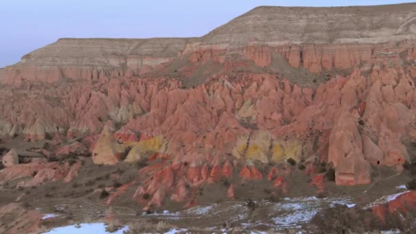 Повітряний Сніговий Пейзаж Червоної Долини Роуз Валлі Заході Сонця Каппадокії — стокове відео