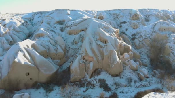 Vista Aérea Pigeon Valley Cavernas Cobertas Neve Nascer Sol Capadócia — Vídeo de Stock